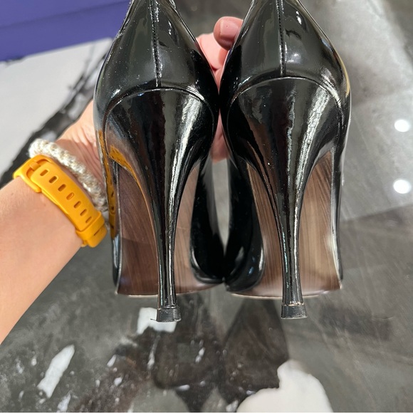 Stuart Weitzman Entice Black Soft Patent Heels - 7 N - Picture 5 of 8